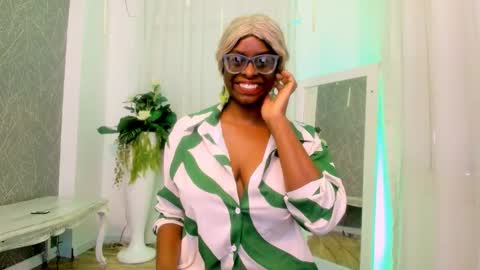 lola online show from 11/19/25, 02:06