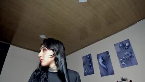Snapshot of lolaleah_ chatting on 11/16/25, 12:27 Lola online show from 11/16/25, 12:27