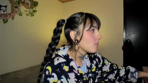 Snapshot of lolaleah_ chatting on 01/13/26, 01:22 Lola online show from 01/13/26, 01:22