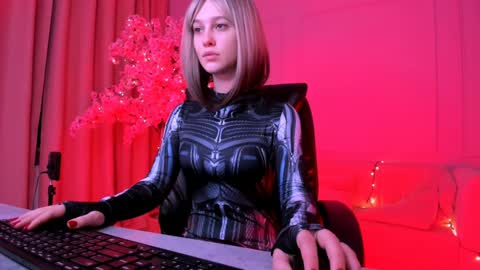 Snapshot of lolalemona chatting on 12/15/24, 07:24 lolalemona online show from 12/15/24, 07:24