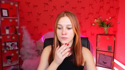 Snapshot of lolalemona chatting on 12/18/24, 03:22 lolalemona online show from 12/18/24, 03:22