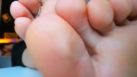 Snapshot of lolalemona chatting on 12/27/24, 02:01 lolalemona online show from 12/27/24, 02:01