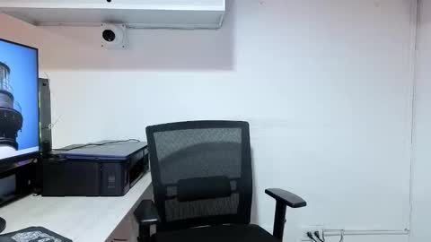 Snapshot of lolalola_12 chatting on 11/12/25, 11:58 lolalola_12 online show from 11/12/25, 11:58