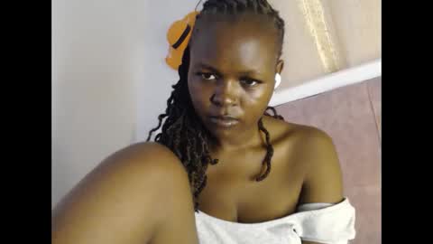 lolamia7 online show from 12/03/25, 07:05