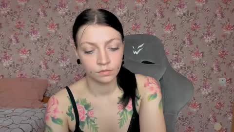 Snapshot of lolarozzie chatting on 04/21/26, 03:35 Lola Next stream January 6th at 0500am 30 minutes GMT online show from 04/21/26, 03:35