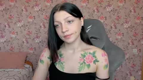 Snapshot of lolarozzie chatting on 04/25/26, 03:42 Lola Next stream January 6th at 0500am 30 minutes GMT online show from 04/25/26, 03:42