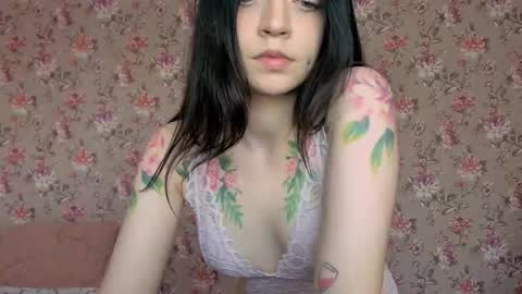 Snapshot of lolarozzie chatting on 05/04/26, 03:57 Lola Next stream January 6th at 0500am 30 minutes GMT online show from 05/04/26, 03:57