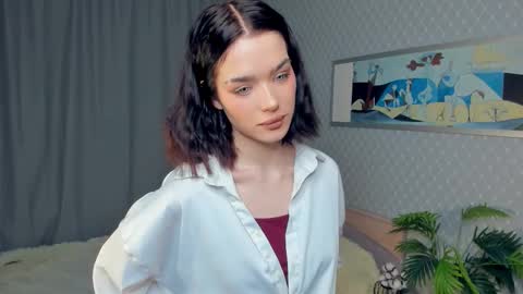 Snapshot of lolasoltren chatting on 12/17/25, 10:10 Tsarina online show from 12/17/25, 10:10