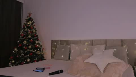 Snapshot of lolasplash chatting on 01/11/25, 12:12 Lola online show from 01/11/25, 12:12