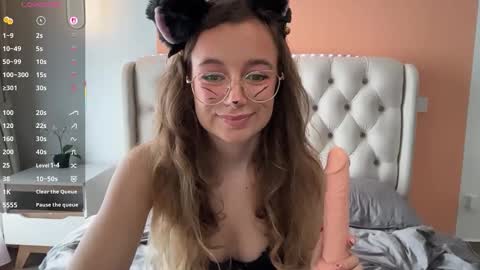 Snapshot of lolatheangel chatting on 01/06/26, 02:04 Lolatheangel online show from 01/06/26, 02:04