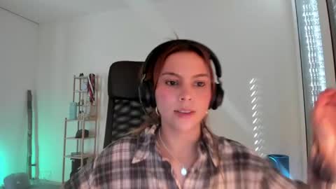Snapshot of lolaverse chatting on 05/12/26, 01:30 Lola doll online show from 05/12/26, 01:30