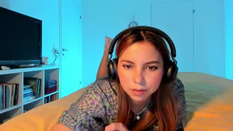 Snapshot of lolaverse chatting on 05/28/26, 01:30 Lola doll online show from 05/28/26, 01:30