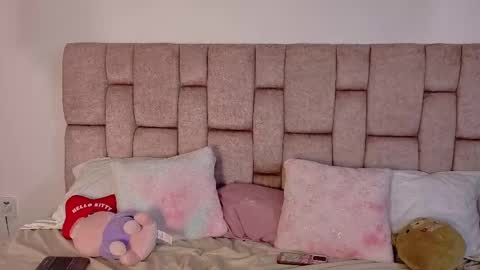 Lola online show from 09/23/25, 12:08