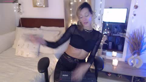 Snapshot of lolis_sweet_submisive chatting on 11/15/25, 12:19 Dear tippers follow me on my new cb account lennarogers online show from 11/15/25, 12:19