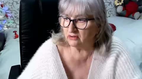 Snapshot of lolkaalyss chatting on 02/14/25, 12:25 LolkaAlyss online show from 02/14/25, 12:25