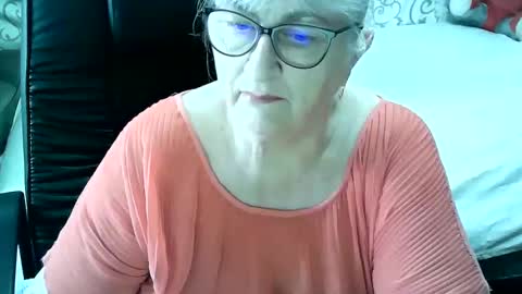 Snapshot of lolkaalyss chatting on 02/19/25, 10:34 LolkaAlyss online show from 02/19/25, 10:34