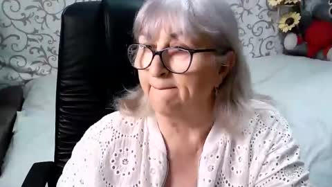 Snapshot of lolkaalyss chatting on 02/19/25, 08:20 LolkaAlyss online show from 02/19/25, 08:20