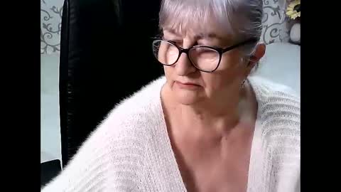 Snapshot of lolkaalyss chatting on 02/25/25, 11:44 LolkaAlyss online show from 02/25/25, 11:44