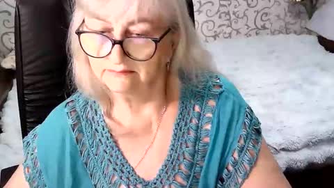 Snapshot of lolkaalyss chatting on 10/09/25, 03:21 LolkaAlyss online show from 10/09/25, 03:21