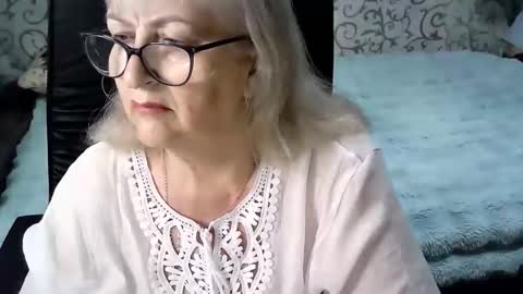 Snapshot of lolkaalyss chatting on 10/10/25, 06:01 LolkaAlyss online show from 10/10/25, 06:01