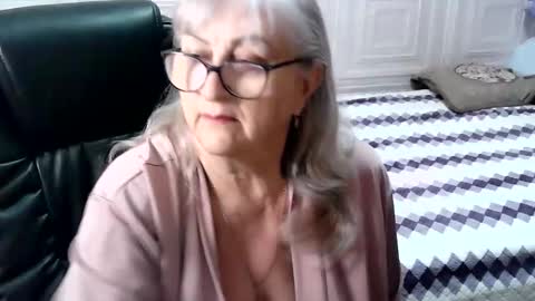 Snapshot of lolkaalyss chatting on 11/26/25, 02:12 LolkaAlyss online show from 11/26/25, 02:12