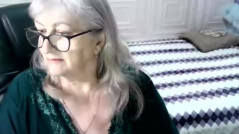 Snapshot of lolkaalyss chatting on 11/27/25, 03:30 LolkaAlyss online show from 11/27/25, 03:30