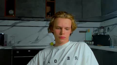 Snapshot of lolkendowson chatting on 07/21/26, 05:04 Kenndi online show from 07/21/26, 05:04