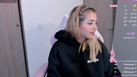 Snapshot of lolly_js_ chatting on 12/31/24, 04:27 Lolly  online show from 12/31/24, 04:27