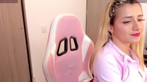 Snapshot of lolly_js_ chatting on 01/03/25, 02:54 Lolly  online show from 01/03/25, 02:54