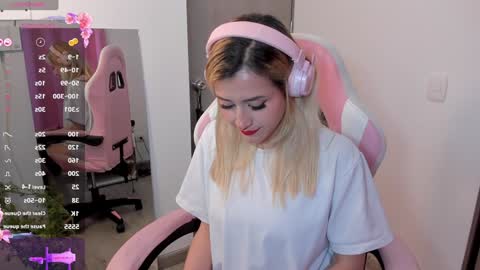 Snapshot of lolly_js_ chatting on 01/06/25, 02:48 Lolly  online show from 01/06/25, 02:48