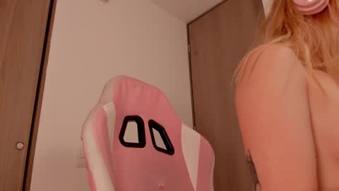 Snapshot of lolly_js_ chatting on 03/07/25, 07:52 Lolly  online show from 03/07/25, 07:52