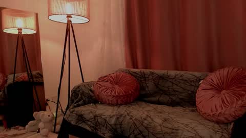 Snapshot of lolly_js_ chatting on 10/17/25, 04:37 Lolly  online show from 10/17/25, 04:37