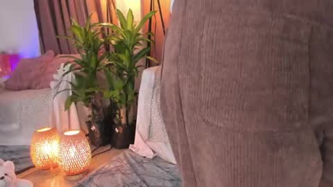 Snapshot of lolly_js_ chatting on 06/15/26, 01:19 Lolly online show from 06/15/26, 01:19