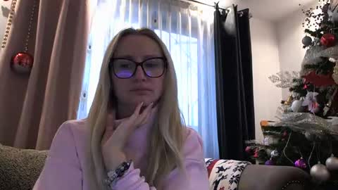 Snapshot of lolly_kaia chatting on 12/15/25, 07:12 Lolly online show from 12/15/25, 07:12