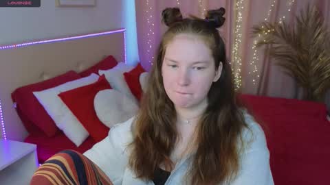 Mona online show from 09/11/25, 01:33