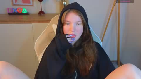 Mona online show from 09/25/25, 02:43