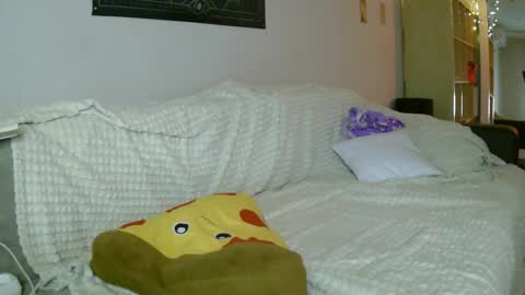 Snapshot of lollylol11 chatting on 12/24/24, 05:23 Lilly online show from 12/24/24, 05:23