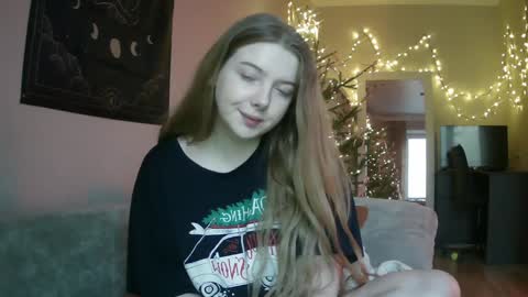 Snapshot of lollylol11 chatting on 01/09/25, 01:45 Lilly online show from 01/09/25, 01:45