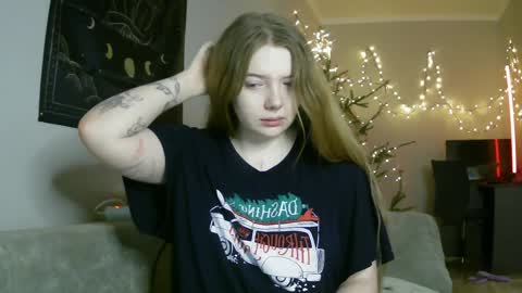 Snapshot of lollylol11 chatting on 01/10/25, 03:58 Lilly online show from 01/10/25, 03:58