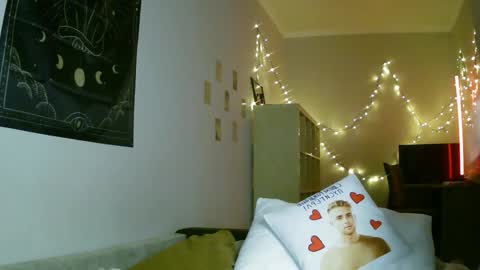 Snapshot of lollylol11 chatting on 01/17/25, 06:44 Lilly online show from 01/17/25, 06:44