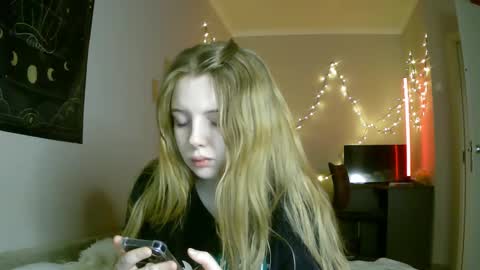 Snapshot of lollylol11 chatting on 01/18/25, 12:57 Lilly online show from 01/18/25, 12:57