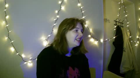 Snapshot of lollylol11 chatting on 02/08/25, 11:45 Lilly online show from 02/08/25, 11:45