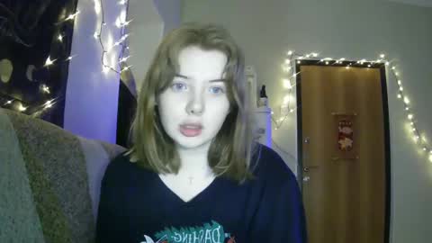 Snapshot of lollylol11 chatting on 02/14/25, 03:26 Lilly online show from 02/14/25, 03:26