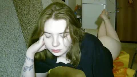 Snapshot of lollylol11 chatting on 02/14/25, 09:32 Lilly online show from 02/14/25, 09:32