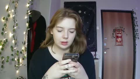 Snapshot of lollylol11 chatting on 02/20/25, 02:46 Lilly online show from 02/20/25, 02:46