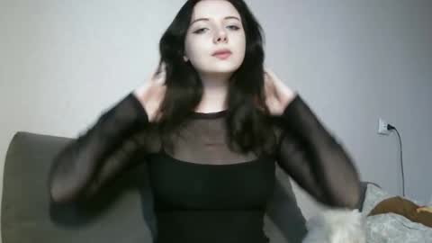 Snapshot of lollylol11 chatting on 10/28/25, 01:25 Lilly online show from 10/28/25, 01:25