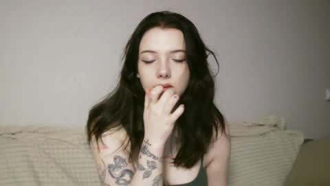 Snapshot of lollylol11 chatting on 11/03/25, 03:24 Lilly online show from 11/03/25, 03:24