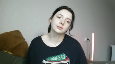 Snapshot of lollylol11 chatting on 11/09/25, 12:03 Lilly online show from 11/09/25, 12:03