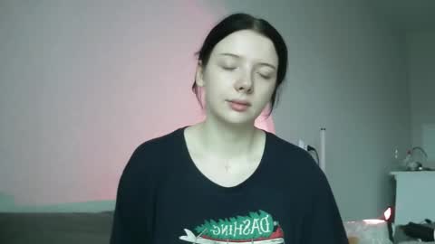 Snapshot of lollylol11 chatting on 11/26/25, 11:00 Lilly online show from 11/26/25, 11:00