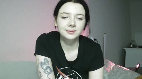 Snapshot of lollylol11 chatting on 12/05/25, 02:36 Lilly online show from 12/05/25, 02:36